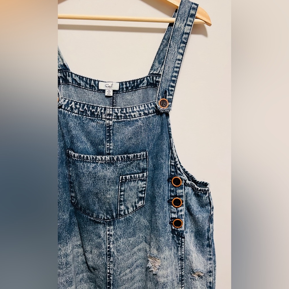EASEL OVERSIZED DISTRESSED OVERALLS Size Small